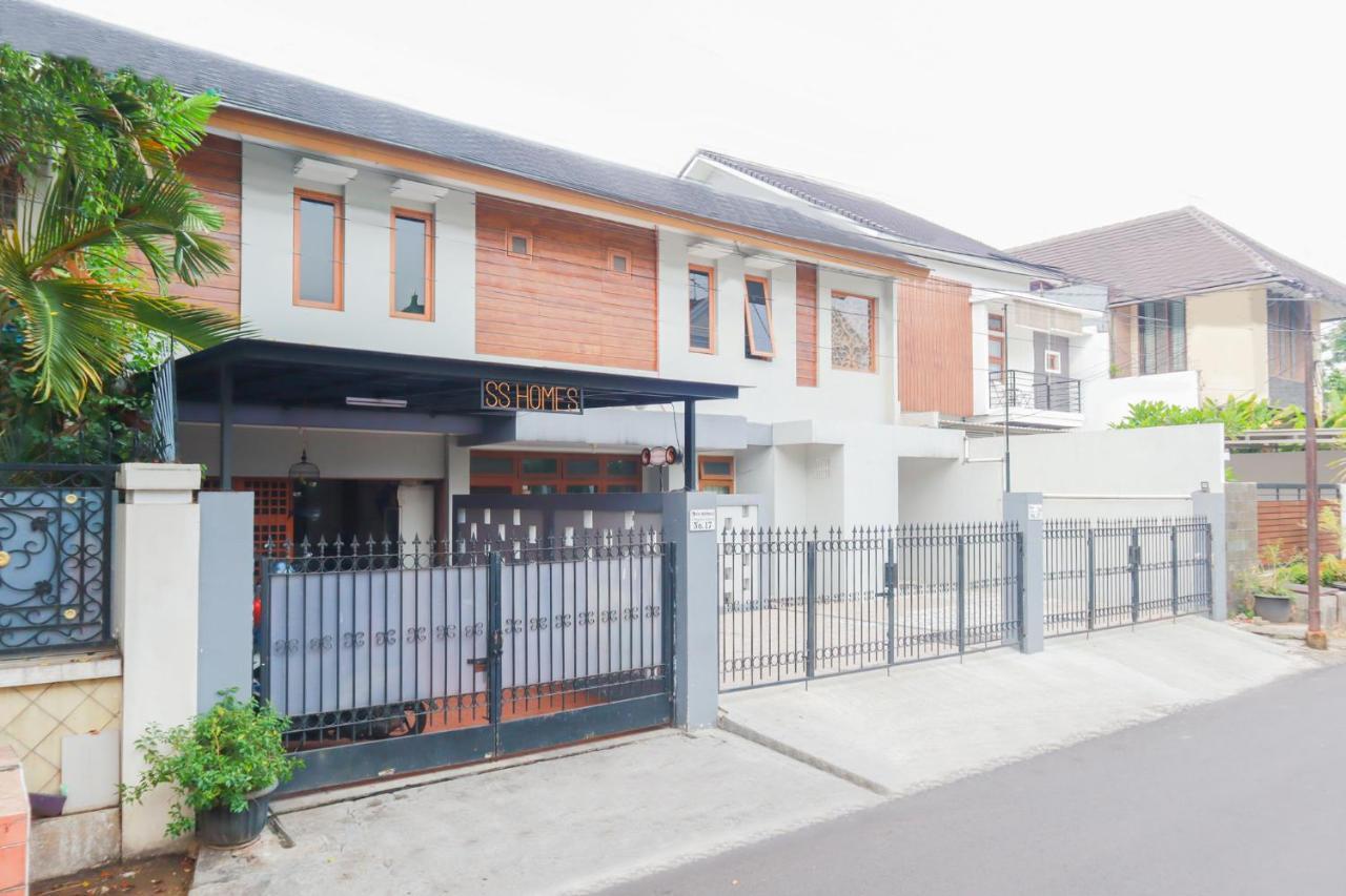Oyo 2196 Ss Homes Jakarta Bagian luar foto