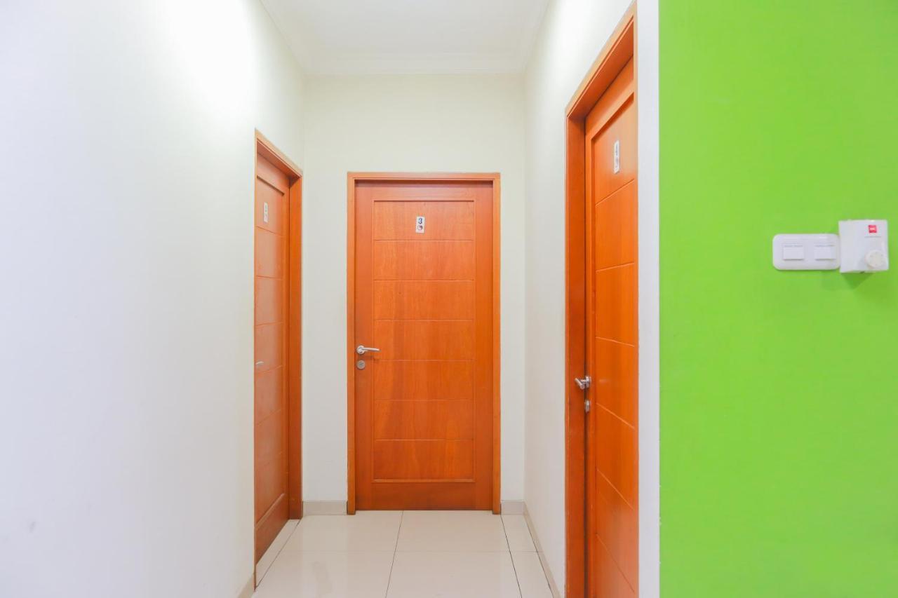 Oyo 2196 Ss Homes Jakarta Bagian luar foto