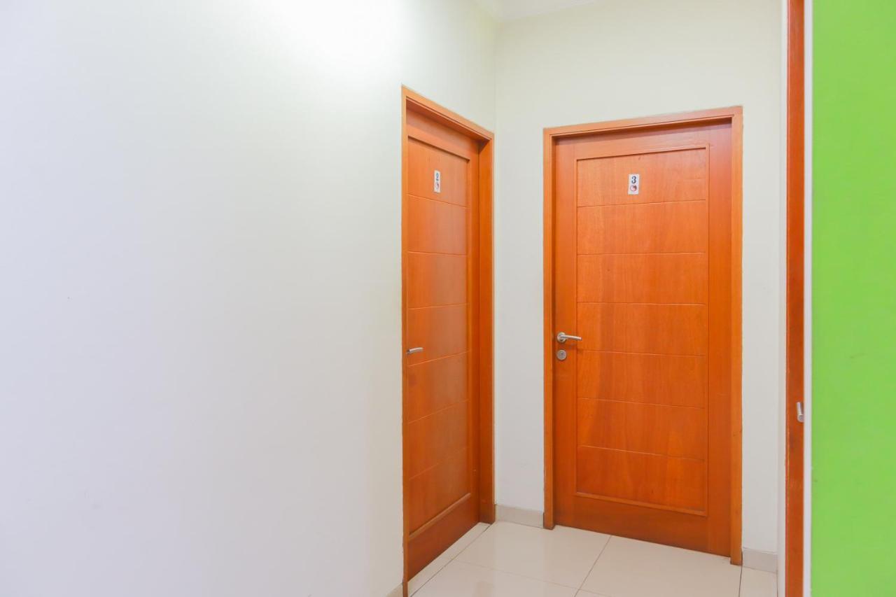 Oyo 2196 Ss Homes Jakarta Bagian luar foto